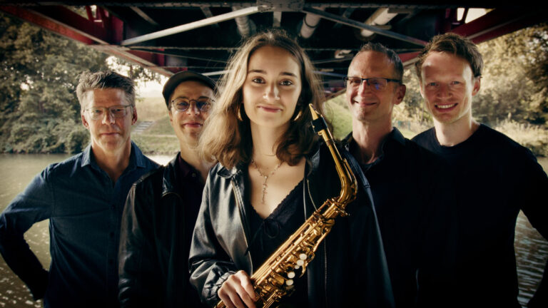 The Sanborn Project feat. Leonora Tomanoski